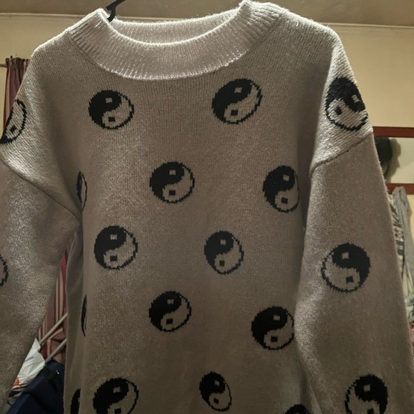 Sweater, grey with black decor! Size M - Picture 2 of 6